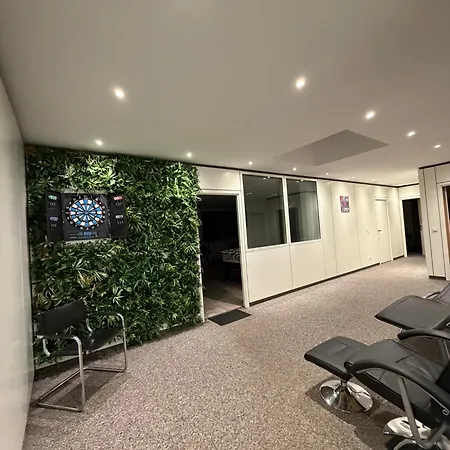 Uhf Apartment *
